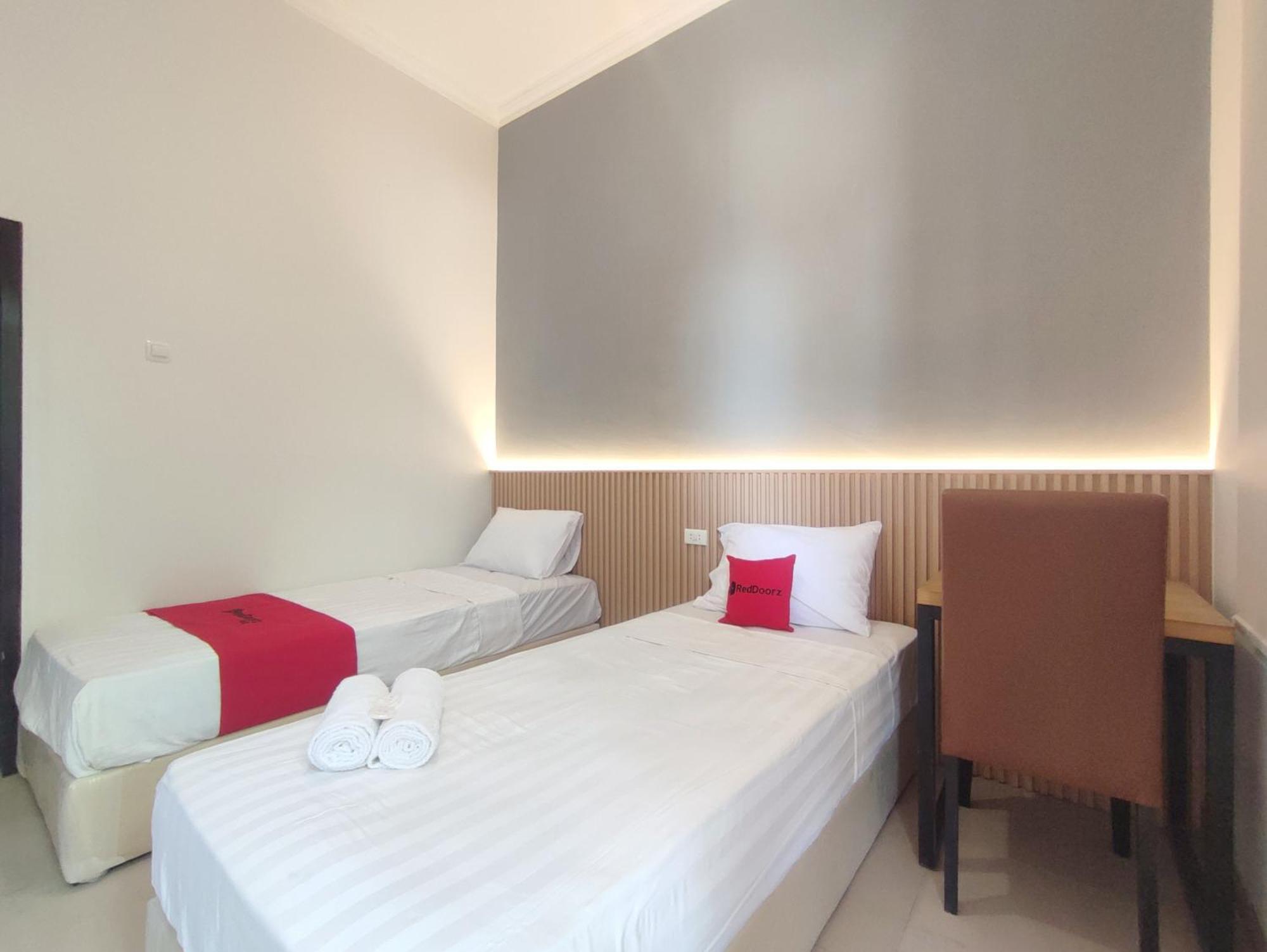 Hotel Reddoorz Near Simpang Lima Semarang