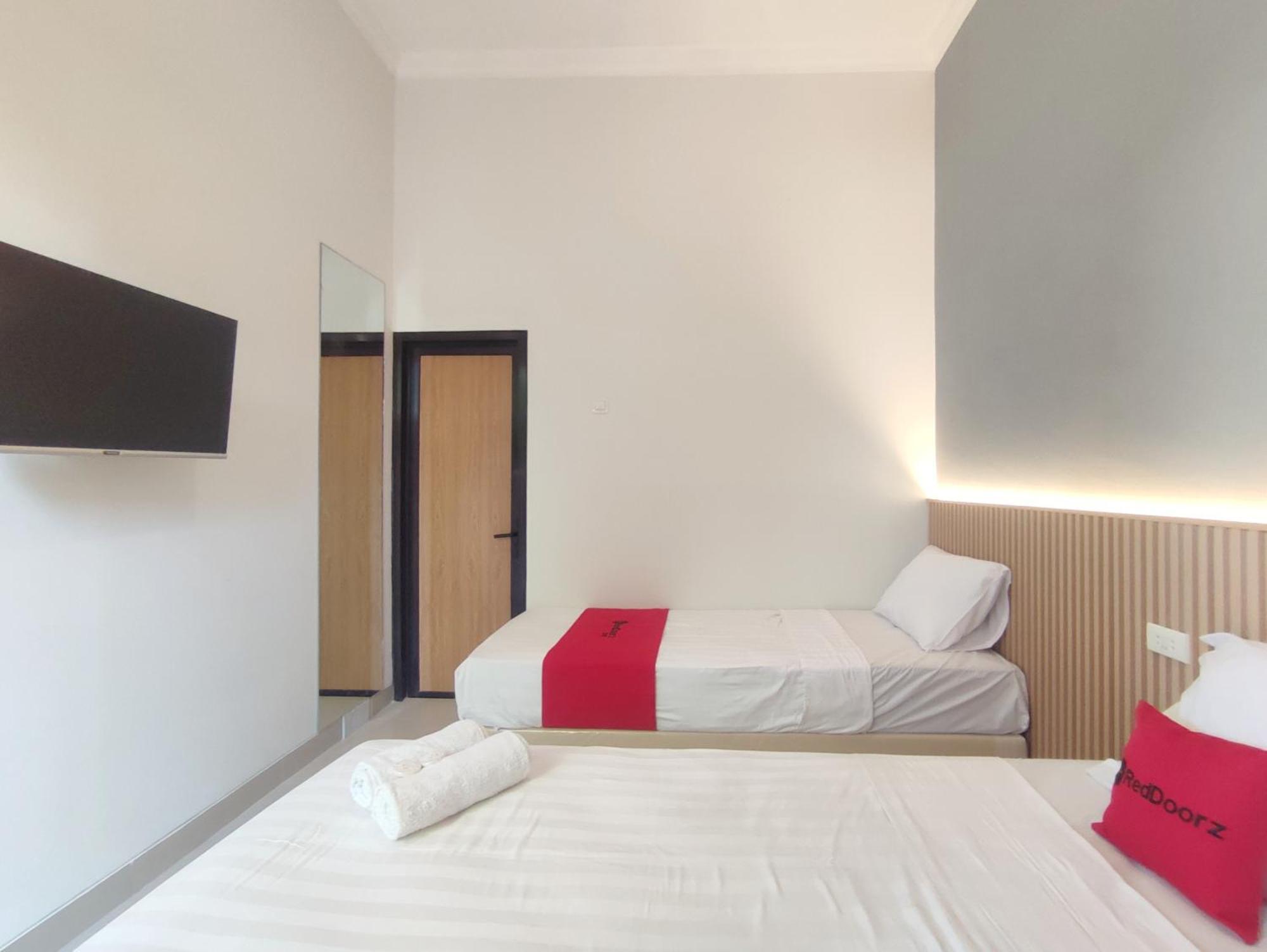 Reddoorz Near Simpang Lima Hotel Semarang