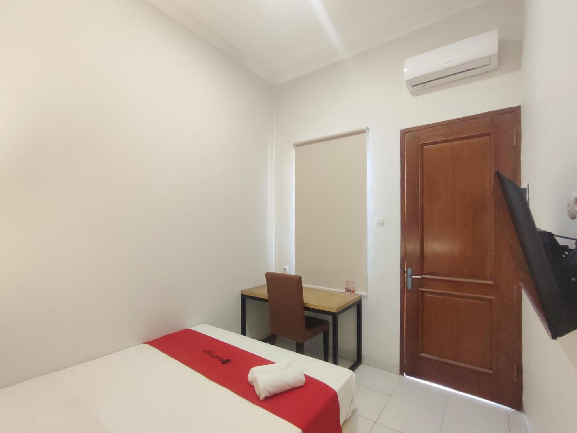 Reddoorz Near Simpang Lima